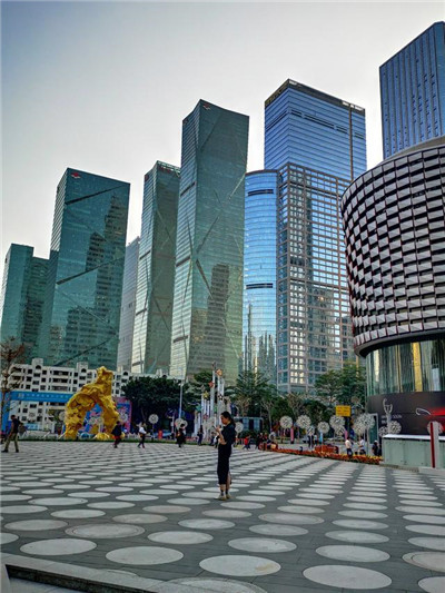 嫩模行业：年轻貌美与时尚前沿的代表